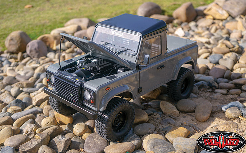 RC4WD Defender D90 Grey included items