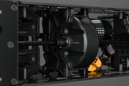 CEN 9518 Reeper Red drivetrain detail
