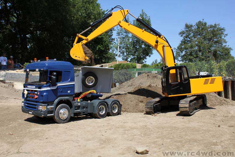 RC4WD Earth Digger 4200XL cab and operator station detail