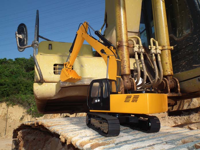 RC4WD Earth Digger 4200XL Version 2.0 exterior detail