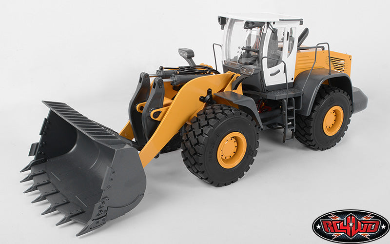 RC4WD Earth Mover 870K side view