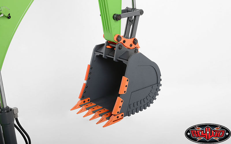 RC4WD Digging Bucket Earth Digger 360L installed detail