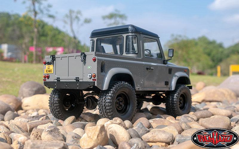 RC4WD Defender D90 Grey RTR package contents