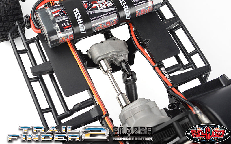 RC4WD Trail Finder 2 Blazer Midnight Edition transfer case and battery detail