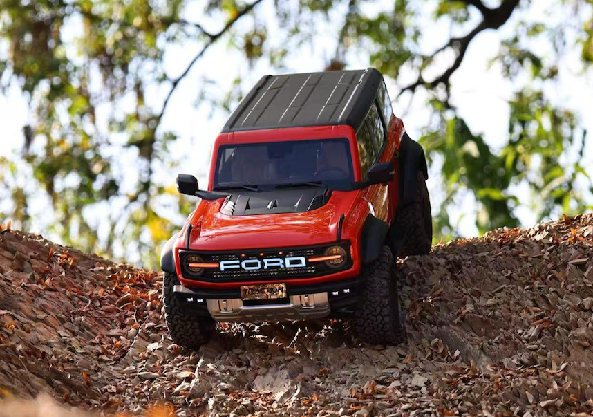 Traction Hobby Bronco Raptor orange climbing rocks
