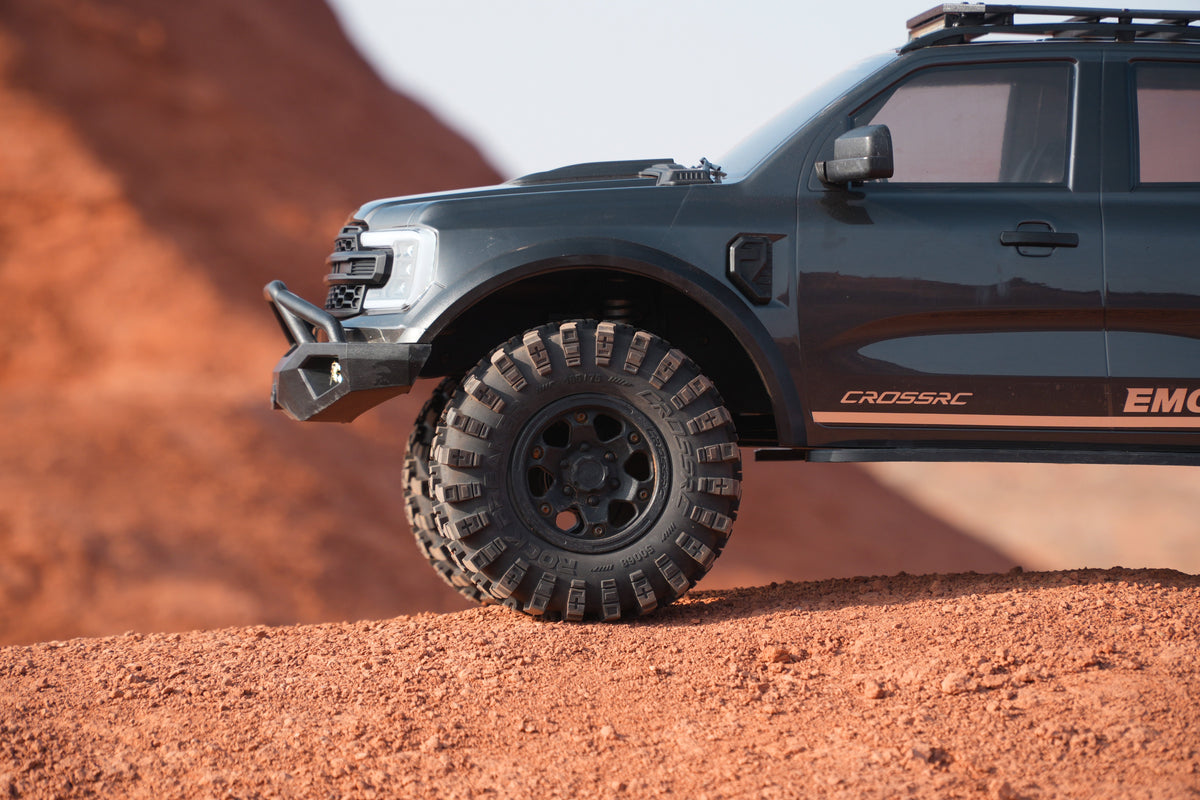 CROSSRC EMO XX2 1/5 Gunmetal suspension and tire detail